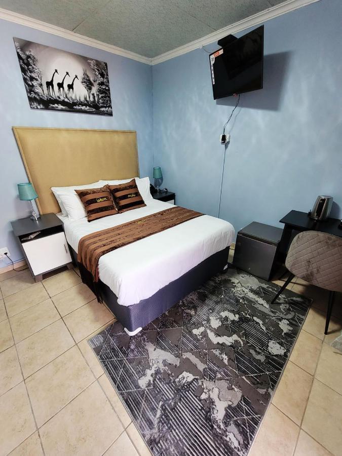 La-Nuel Guest Lodge 博克斯堡 外观 照片