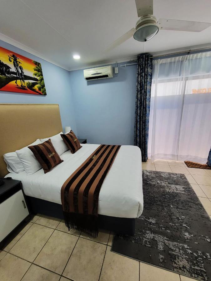 La-Nuel Guest Lodge 博克斯堡 外观 照片